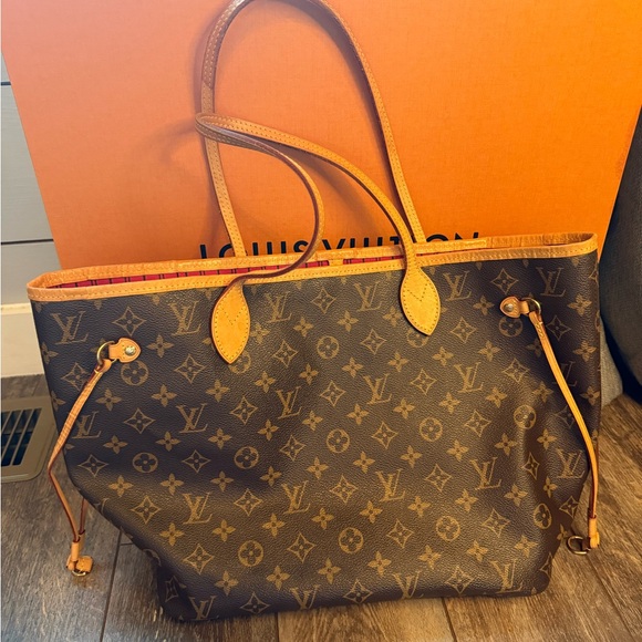 Louis Vuitton Handbags - Louis Vuitton Neverfull Monogram MM Fuchsia
💯 Authentic!